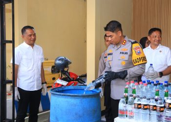 Jelang Tahun Baru, Polres Ngawi Musnahkan Barang Bukti Miras dan Knalpot Brong