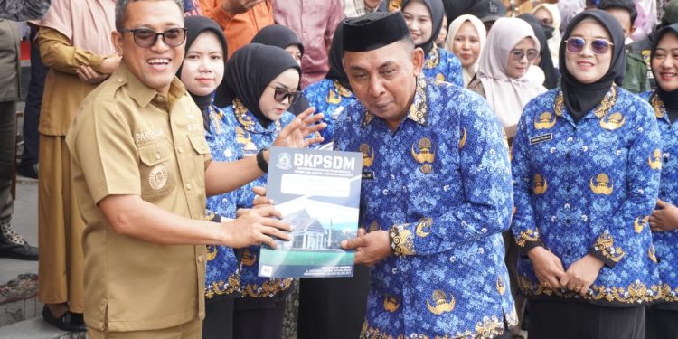 Pemkab Jeneponto Serahkan 6.139 SK PPPK Paruh Waktu, Bupati Tekankan Disiplin Dan Integritas ASN
