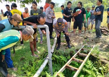 Gercep, Polsek Geneng Selamatkan Warga Ngawi Terperosok ke Dalam Sumur