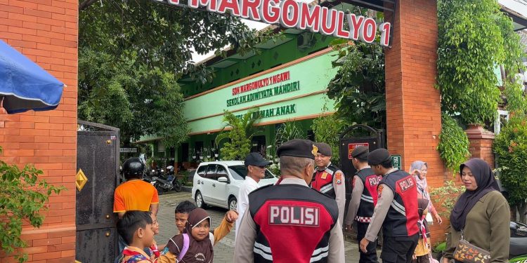 Sambang Sekolah, Sat Samapta Polres Ngawi Gelar PATAS