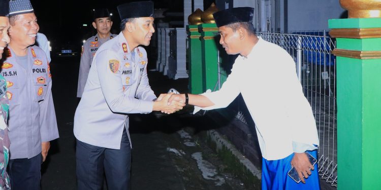Eratkan Silaturahmi dengan Warga, Polres Ngawi Laksanakan Subuh Berjamaah di Grudo
