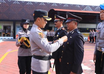 Kapolres Ngawi Pimpin Upacara Penghargaan Satyalancana Pengabdian