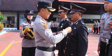 Kapolres Ngawi Pimpin Upacara Penghargaan Satyalancana Pengabdian