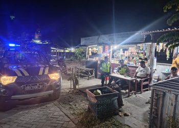 Polisi Ngawi Patroli dan Sambang Warga Padas