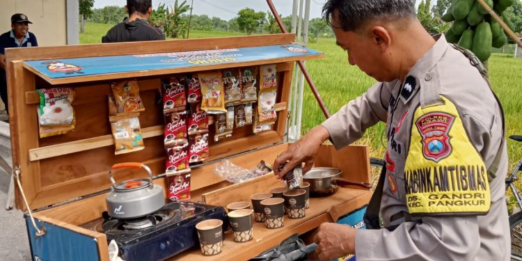 Polisi Ngawi Gelar Ngobras, Pererat Silaturahmi dengan Masyarakat Pangkur