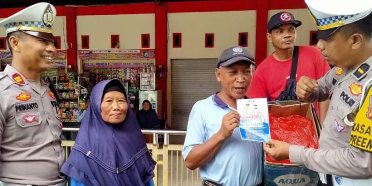 Pentingnya Kesadaran Berlalu Lintas, Polres Ngawi Beri Edukasi di Terminal