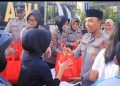 Jelang Berbuka, Polres Ngawi Berbagi ke Pengguna Jalan