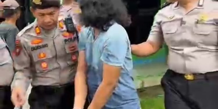 Sigap! Polres Ngawi Respon Cepat Laporan 110, Amankan Pemuda Diduga Depresi Bawa Sajam