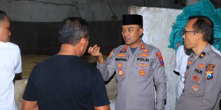 Dukung Ketahanan Pangan, Kapolres Ngawi Tinjau Alat Pengering Padi di Padas