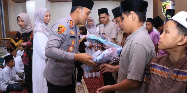 Peringatli Nuzulul Quran, Kapolres Ngawi Membersamai Anak Yatim di Aula Barnadip
