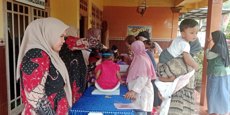 Posyandu Balita Desa Kalidawir Layani kesehatan Anak, Kades Apresiasi Peran Kader