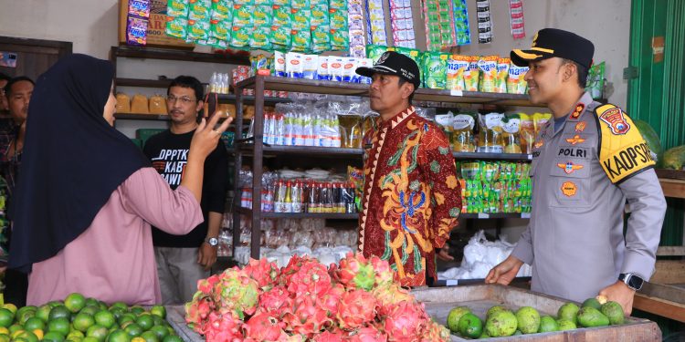 Jaga Stabilitas Harga dan Ketersediaan Bapokting di Ngawi, Kapolres Bersama Wakil Bupati Tinjau Pasar