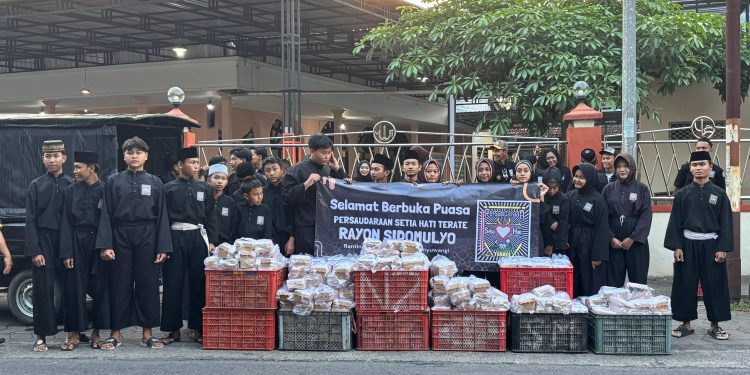 PSHT Rayon Sidomulyo Tebar 1.300 Takjil, Wujud Kepedulian di Bulan Ramadan