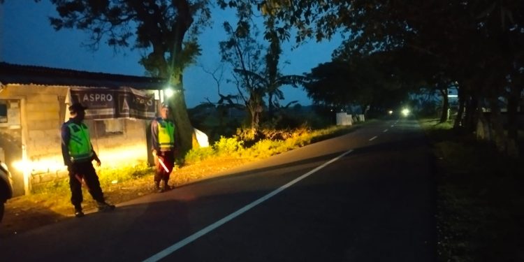 Cegah Perang Sarung Selama Ramadan, Polres Ngawi Intensifkan Patroli Blue Light