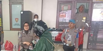 Peduli Ramadan, Polres Ngawi dan Polsek Jajaran Rutin Bagikan Ratusan Paket Nasi dan Takjil