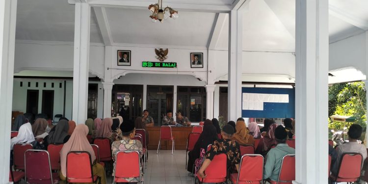 Pemdes Dono Berikan Insentif kepada 52 Guru TPQ dan Madin