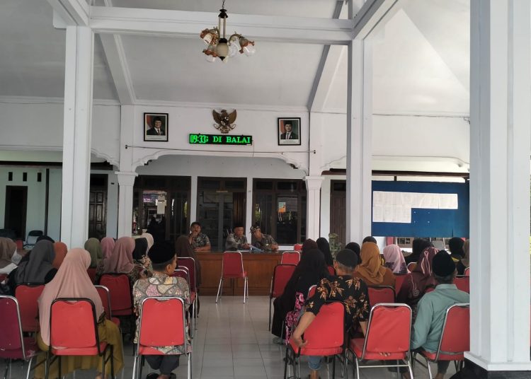 Pemdes Dono Berikan Insentif kepada 52 Guru TPQ dan Madin