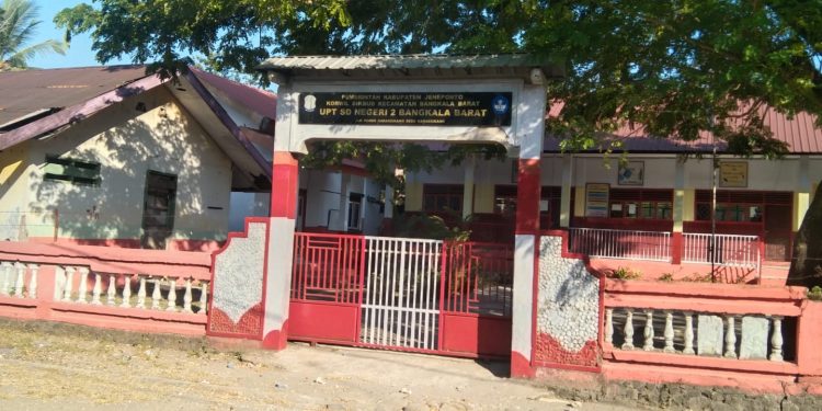 Parah,!! Anak Kandung Masih Kuliah Terima Gaji Honorer Dari Anggaran Dana Bos, Kepala UPT SDN 2 Garassikang Bangkala Barat Disorot