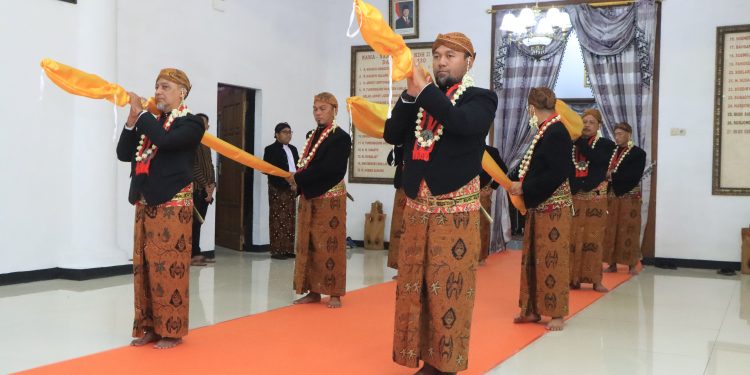 Kapolres Ngawi Hadiri Jamasan dan Kirab Pusaka, Wujud Sinergi Lestarikan Budaya di Hari Jadi Ngawi ke-668