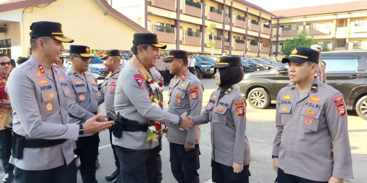 Kapolda Sulsel Disambut Tradisi Angngaru dan Tari Paduppa pada Peresmian Polresta Gowa