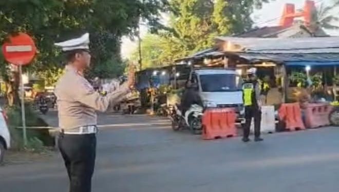 Perdana Bertugas, Kasat Lantas Polresta Gowa Turun Langsung Layani Pengguna Jalan di Jembatan Kembar