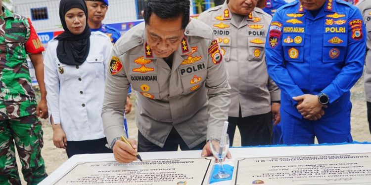Kapolda Sulsel Resmikan Pos Pangkalan Kapal Patroli Polairud di Pulau Jinato Kab. Kepulauan Selayar