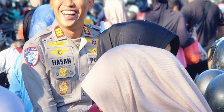 Di Tengah Riuh CFD, Kasat Lantas Polresta Gowa Hadir Lebih Dekat dengan Masyarakat