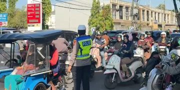 Keluhan Warga Tak Dibiarkan, Kasat Lantas Gowa Gerakkan Personel Atasi Antrean BBM