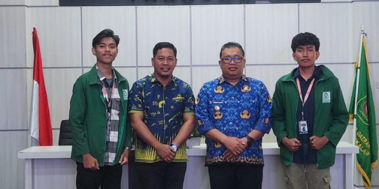 Posko 11 KKN 79 UIN Alauddin Makassar Kecamatan Galesong Audiensi bersama bapak Bupati Takalar, Paparkan program kerja unggulan Inovasi Aplikasi SIDATA BERU (Sistem Informasi data keluarga desa kampung beru)