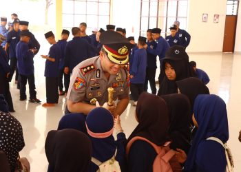 Sumpah Pemuda 2026, Kapolres Gresik Tanamkan Semangat Patriotisme kepada Pelajar Sekolah Rakyat
