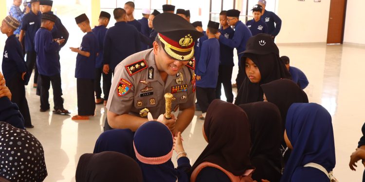 Sumpah Pemuda 2026, Kapolres Gresik Tanamkan Semangat Patriotisme kepada Pelajar Sekolah Rakyat